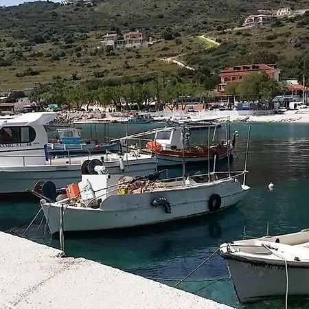 Charming Vέα φτερά On A Beautifull Spot *